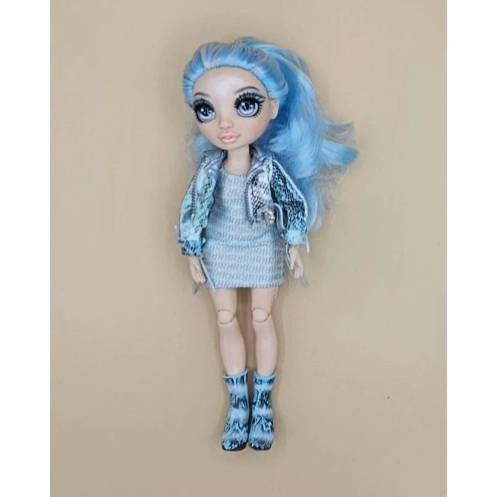 Rainbow High Gabriella Icely  Articulated Fashion Doll w Outfit MGA